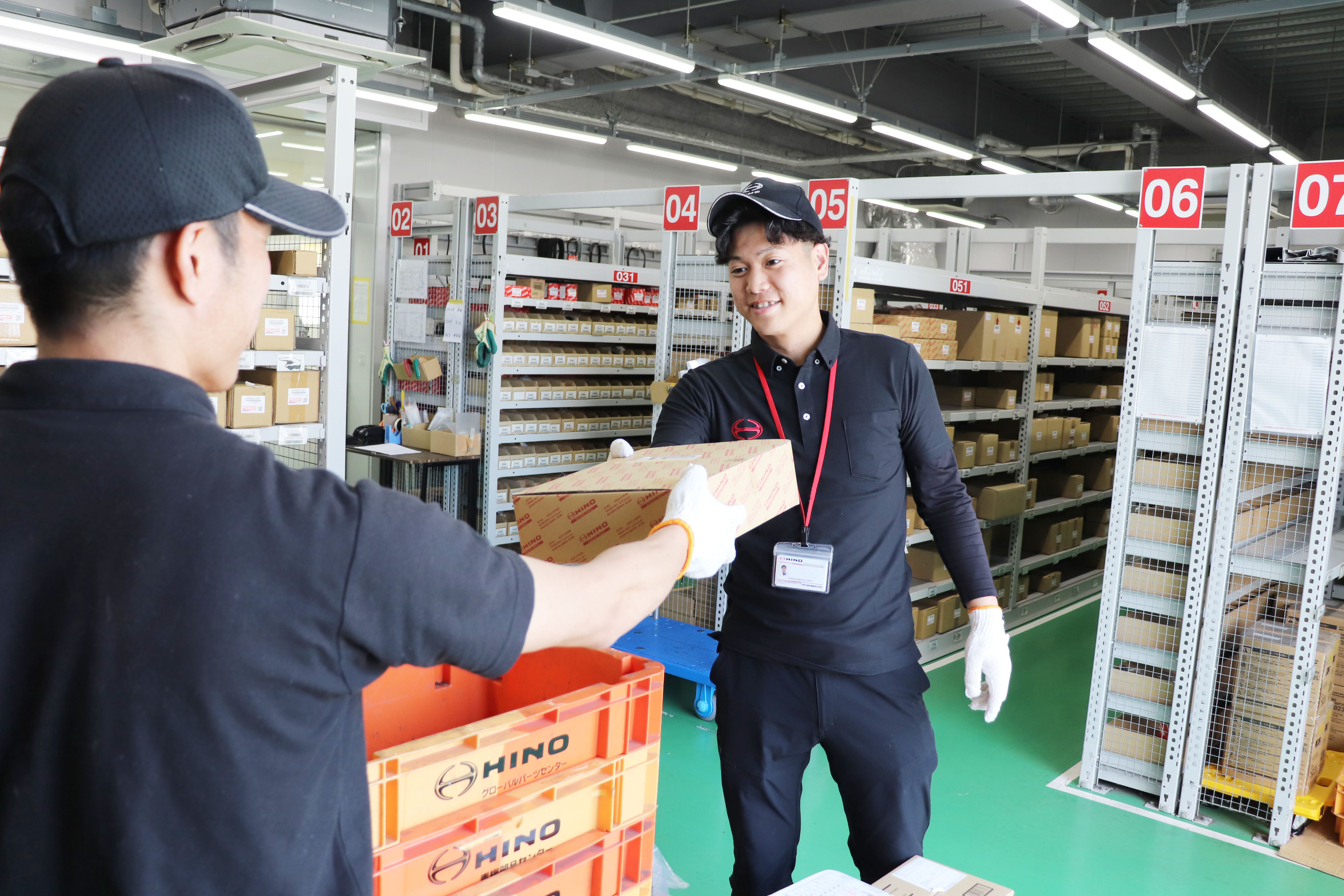 【部品職】トラック・バスの「部品管理・販売スタッフ」の仕事内容に興味がある方イメージ